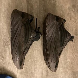 Yeezy Boost 700 Vanta Black (reflective) men’s size 11